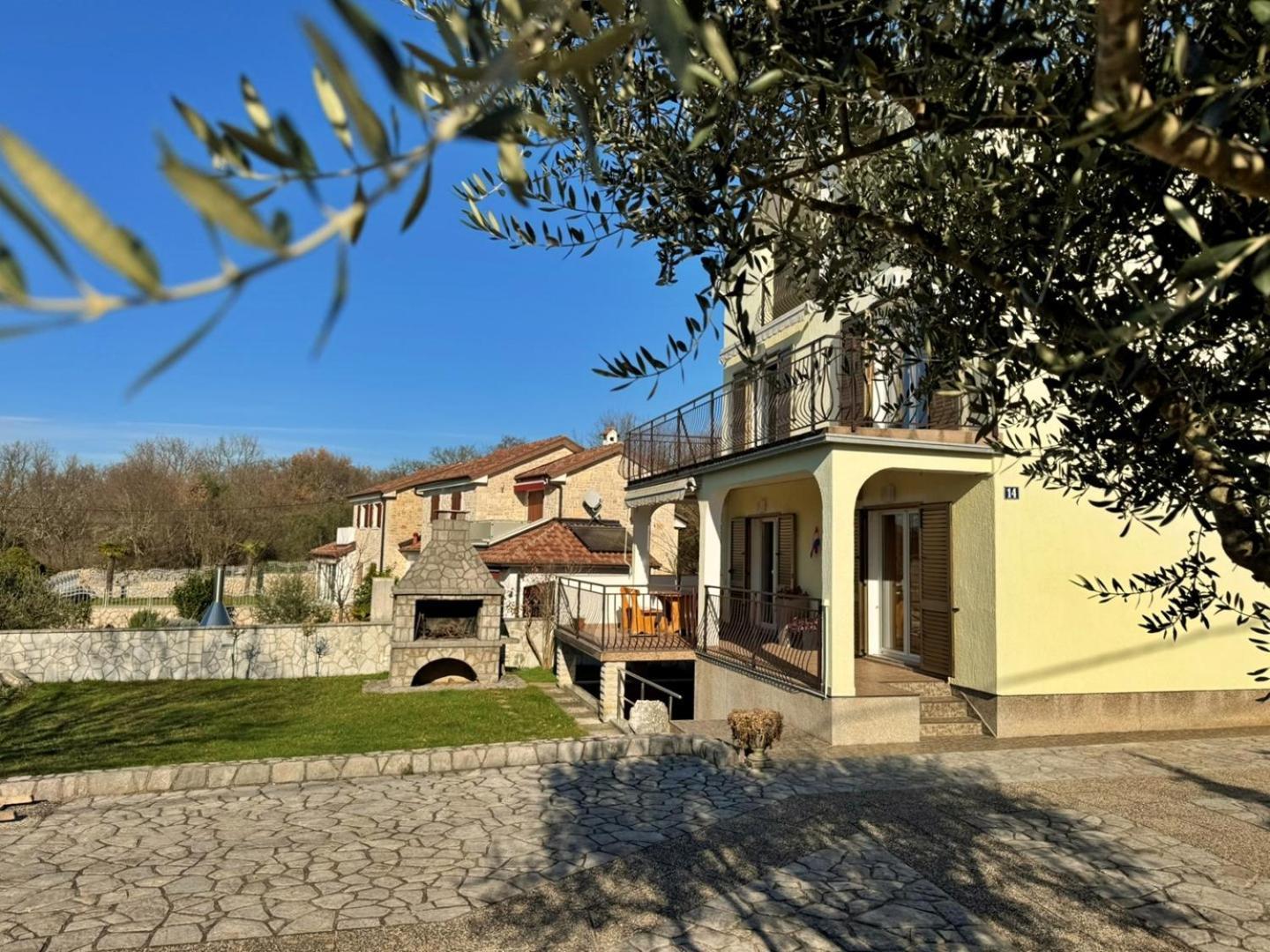 Apartments Pavle Malinska Exterior photo